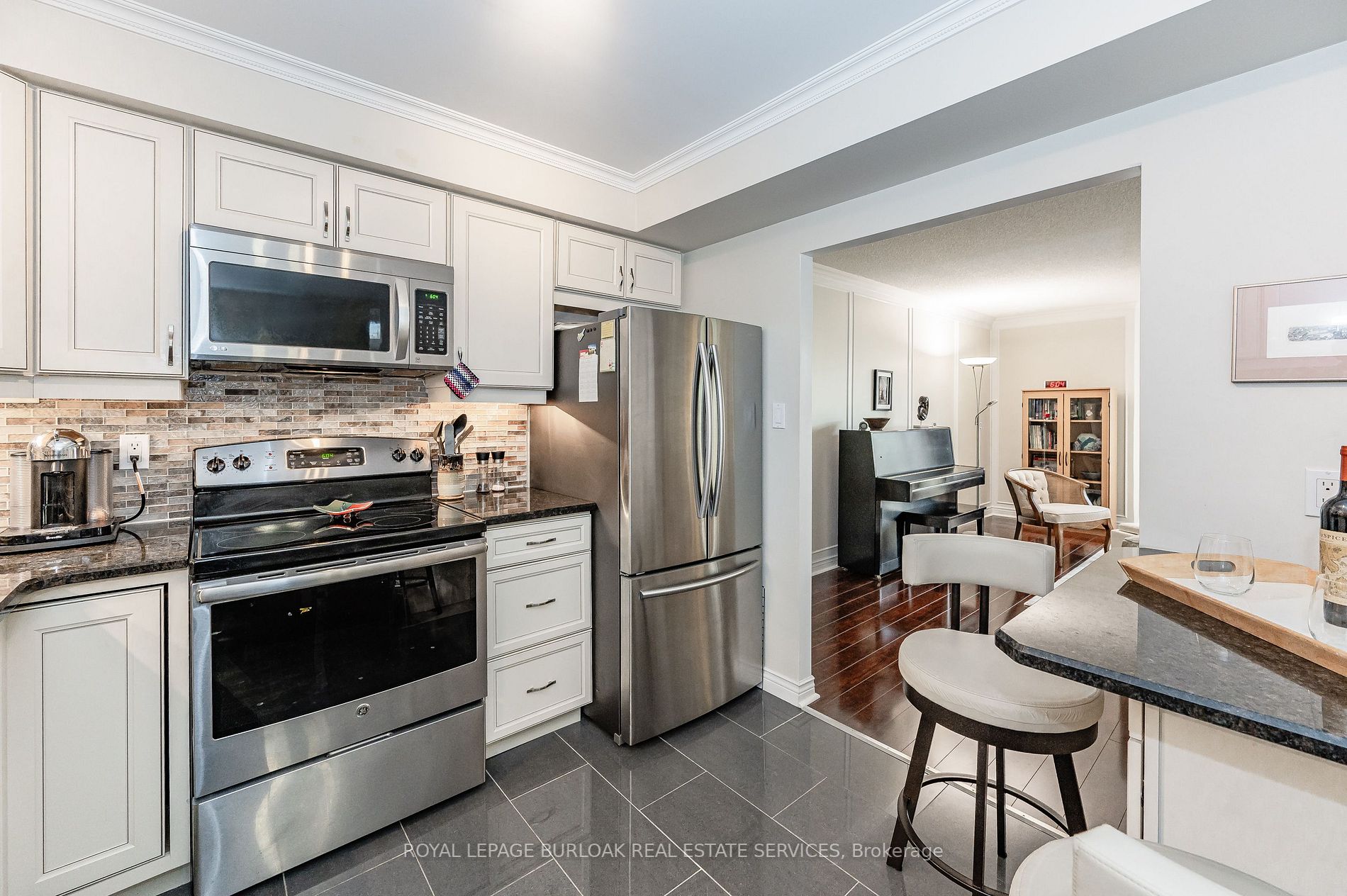 28 Duke St, #302