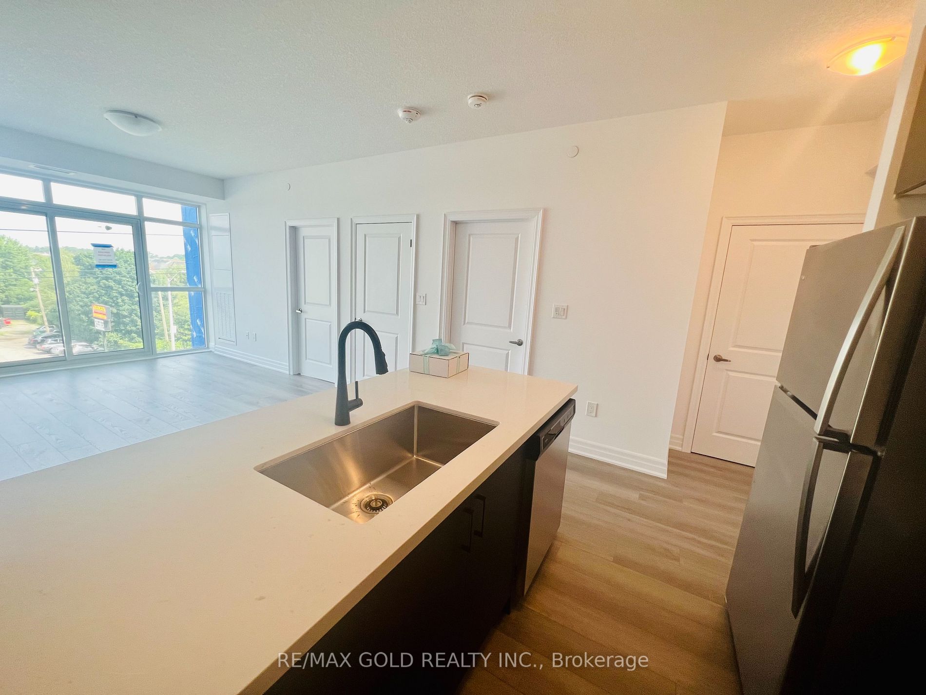 460 Dundas St E, #404