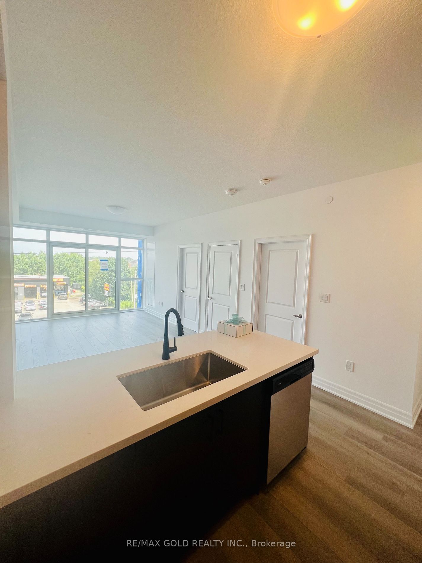 460 Dundas St E, #404
