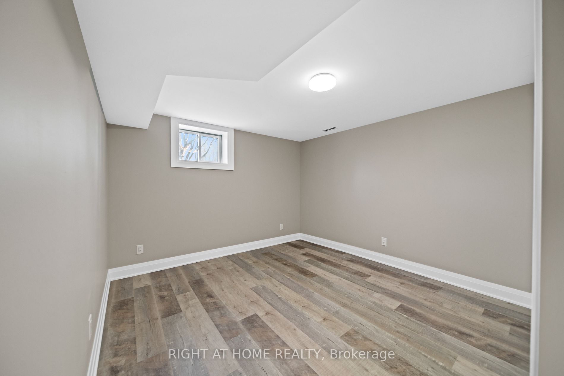 53 1/2 Colborne Street E
