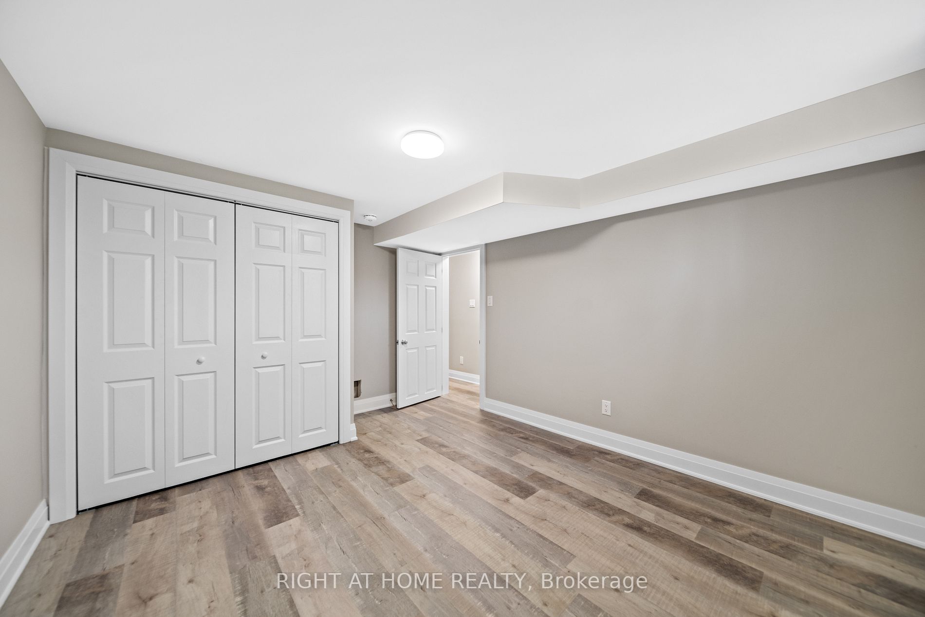 53 1/2 Colborne Street E