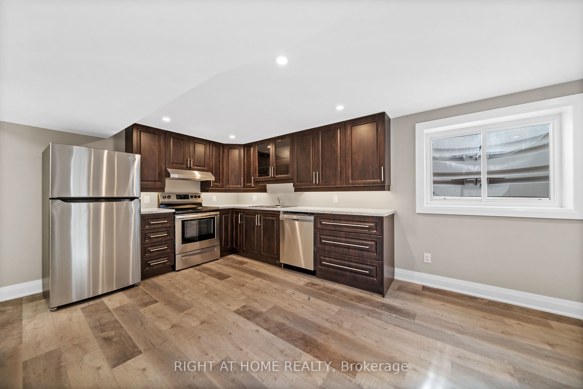 53 1/2 Colborne Street E