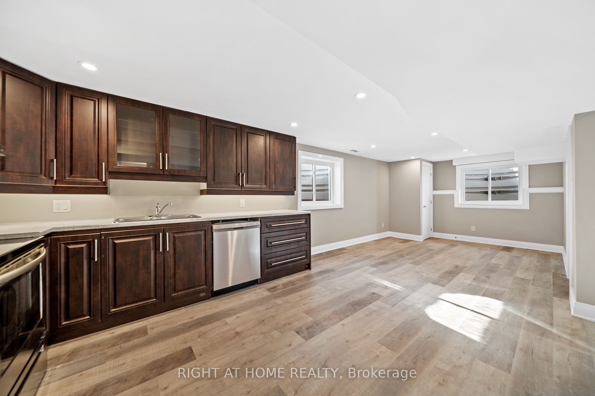 53 1/2 Colborne Street E