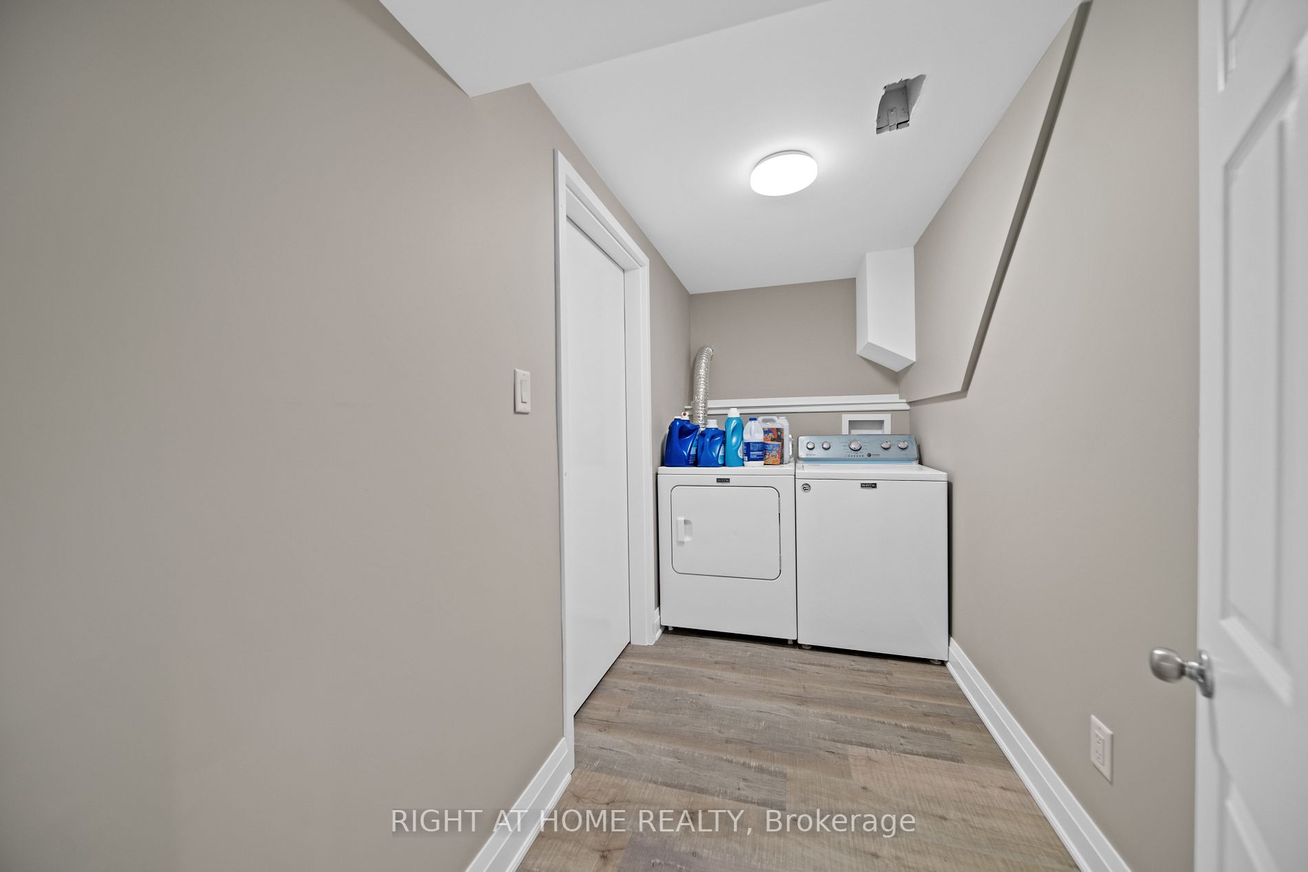 53 1/2 Colborne Street E