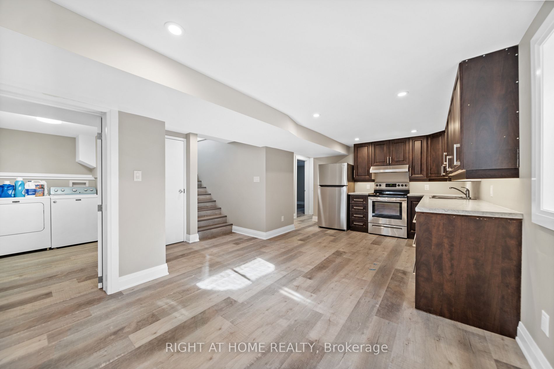 53 1/2 Colborne Street E