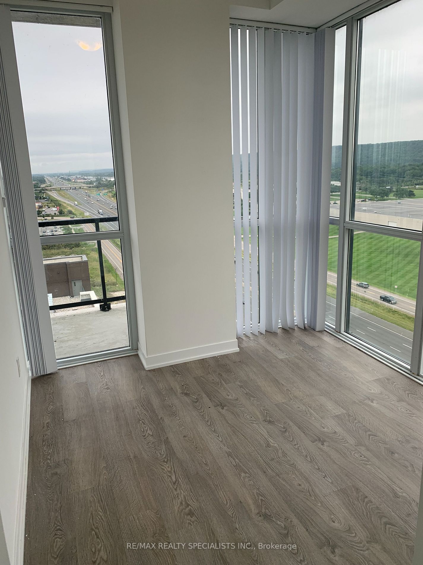550 North Service Rd, #1407