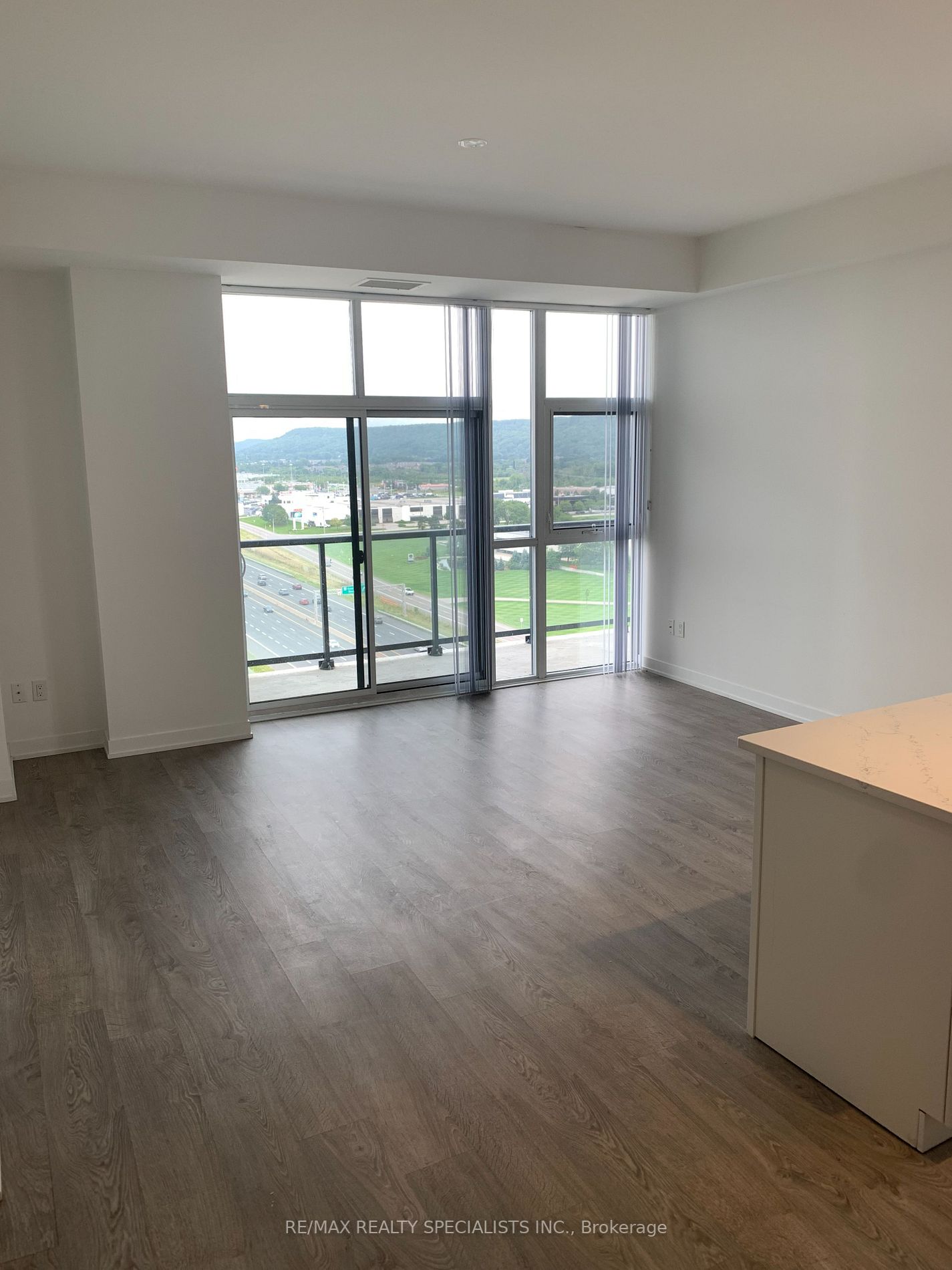 550 North Service Rd, #1407