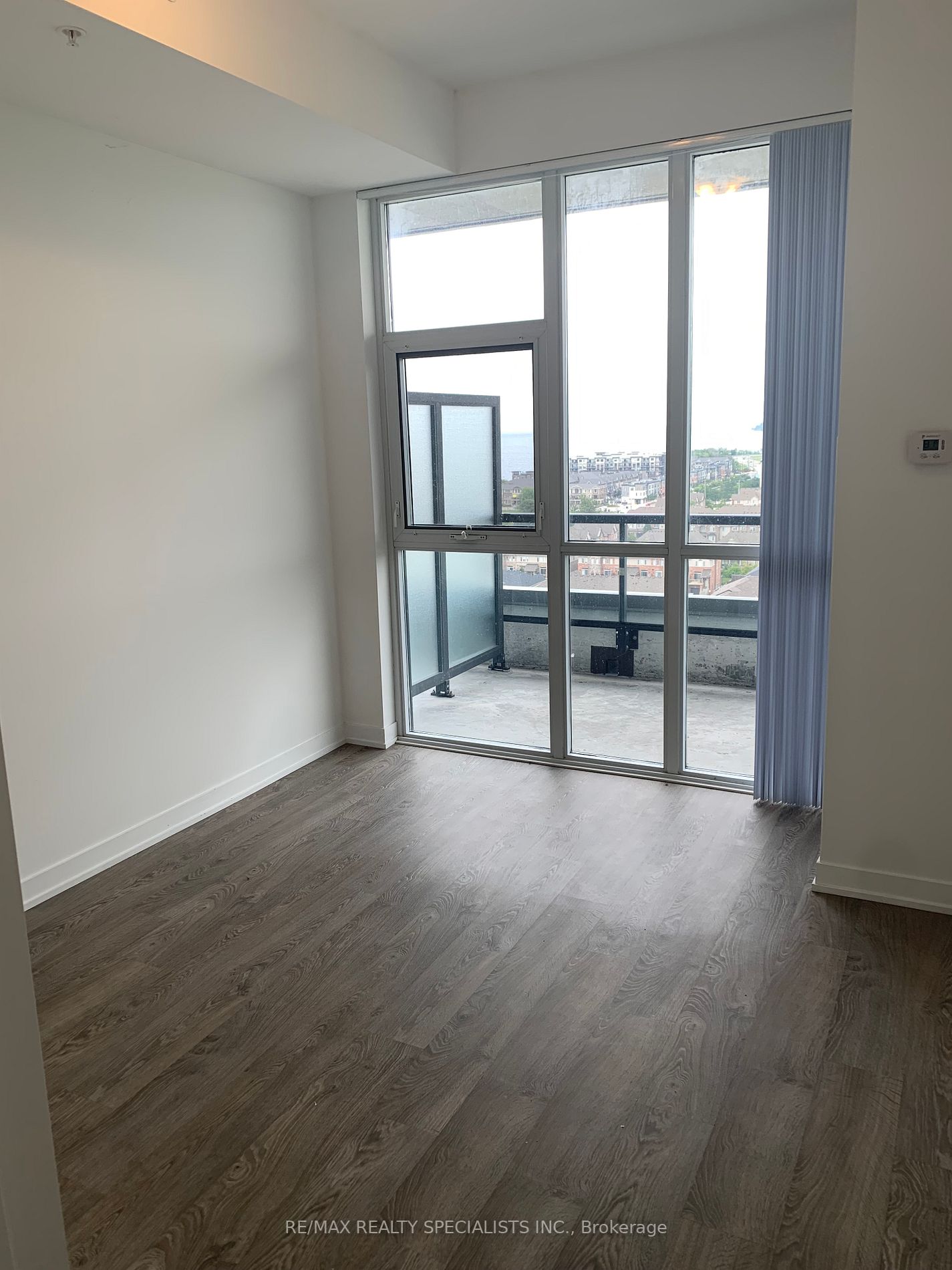 550 North Service Rd, #1407
