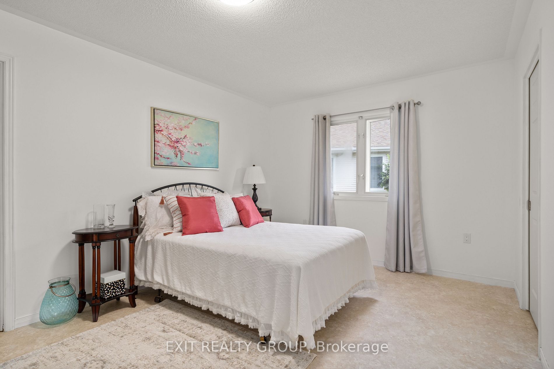 32 Heritage Dr