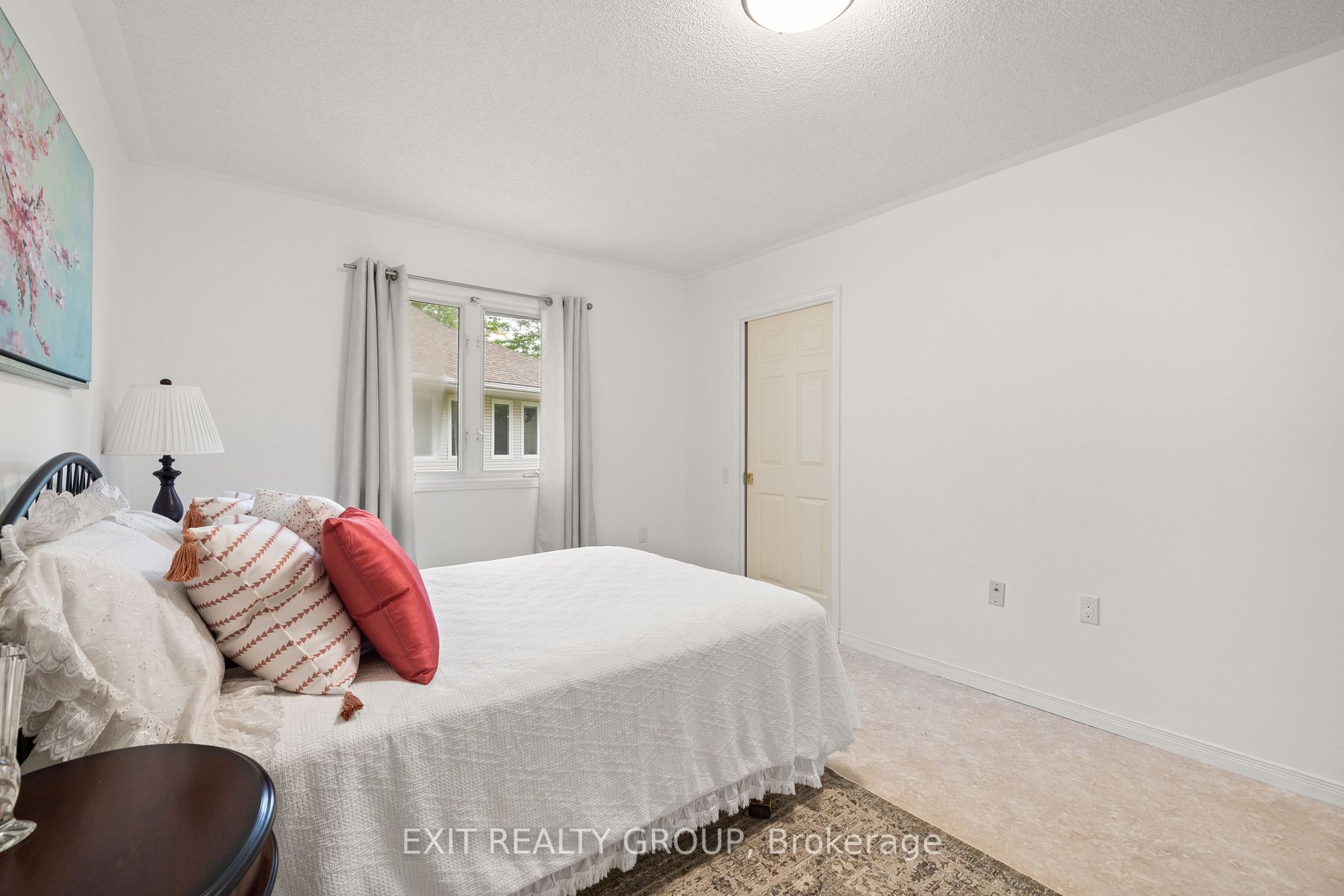 32 Heritage Dr