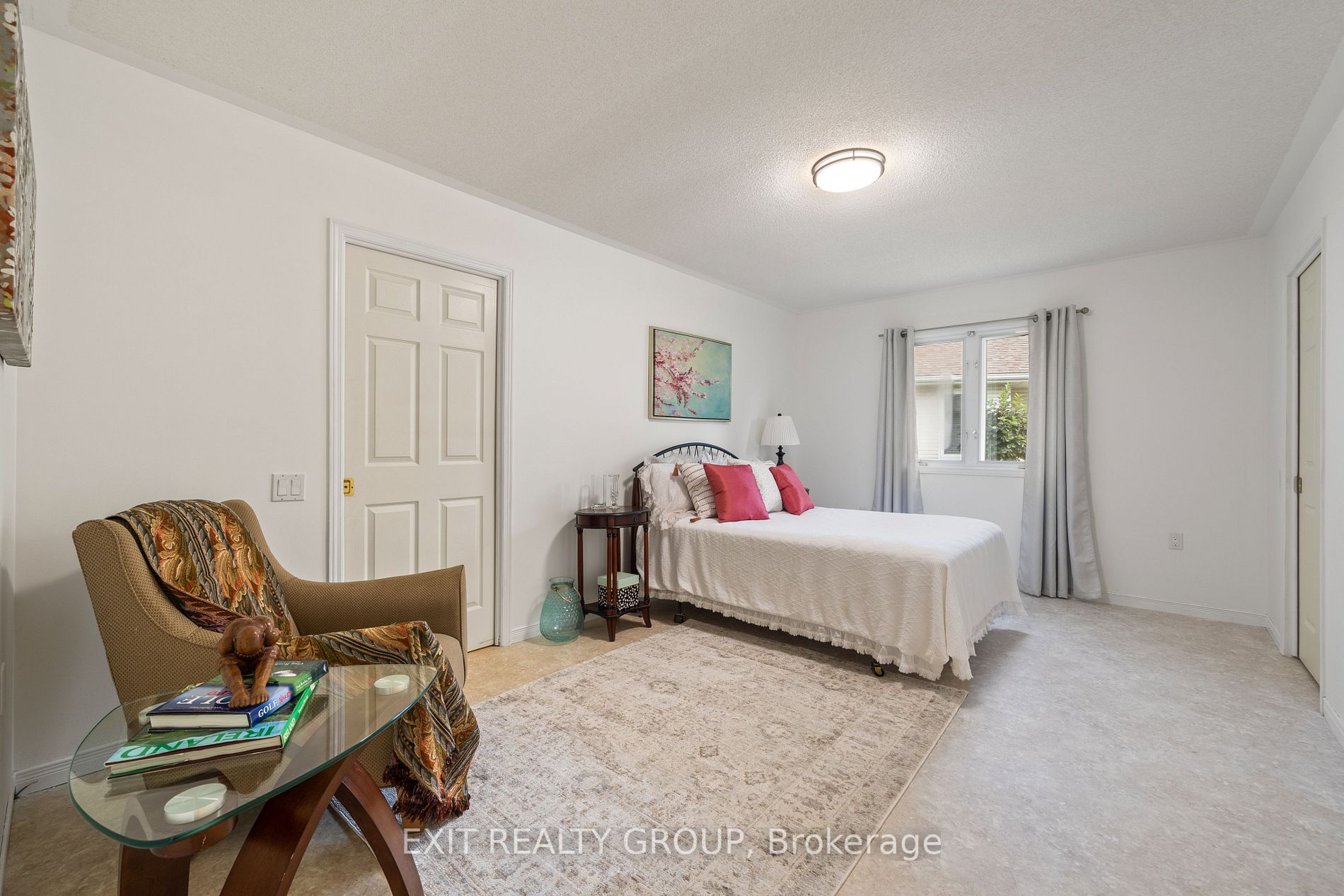 32 Heritage Dr