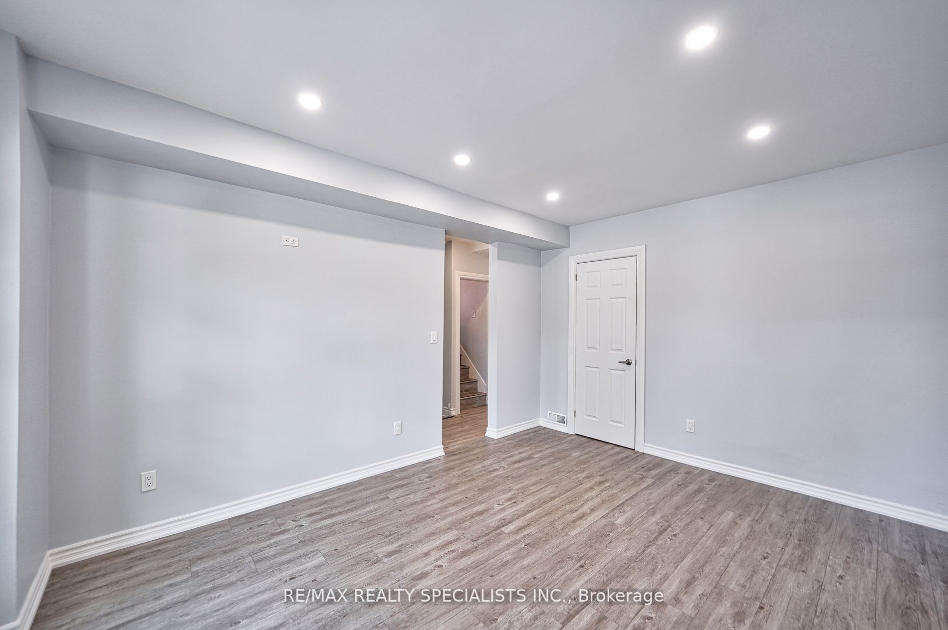 108 Victoria Ave N
