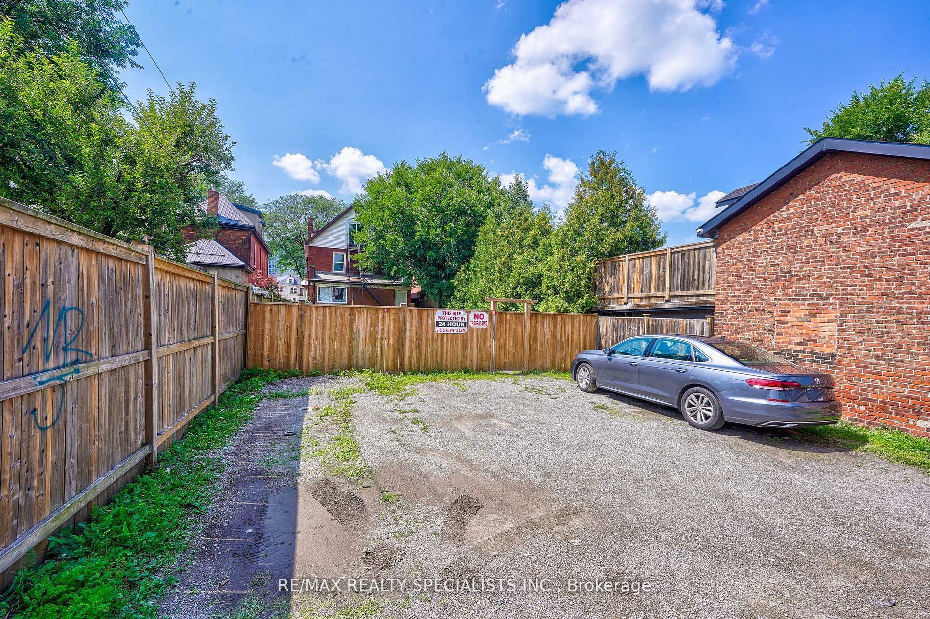 108 Victoria Ave N
