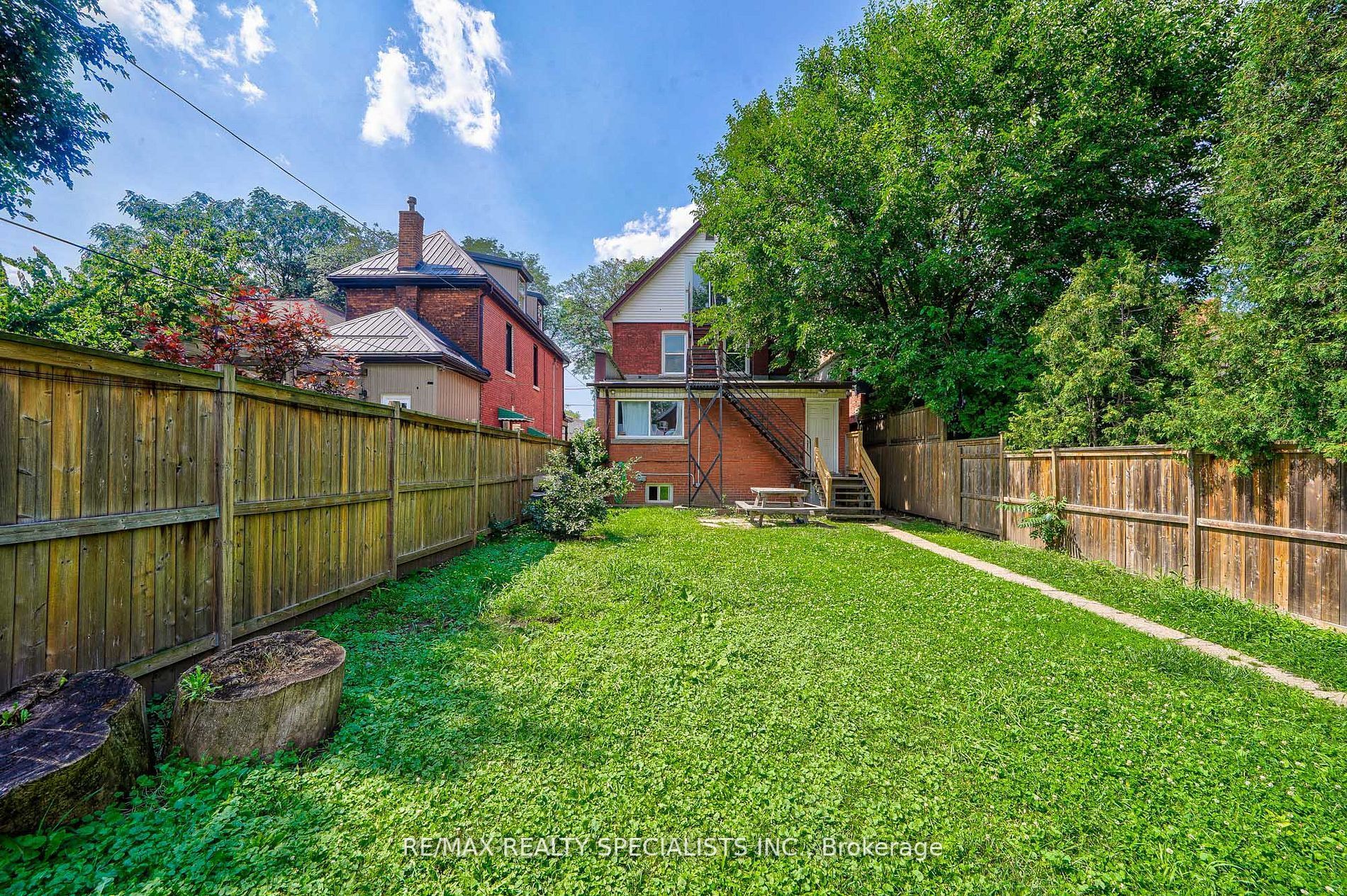 108 Victoria Ave N