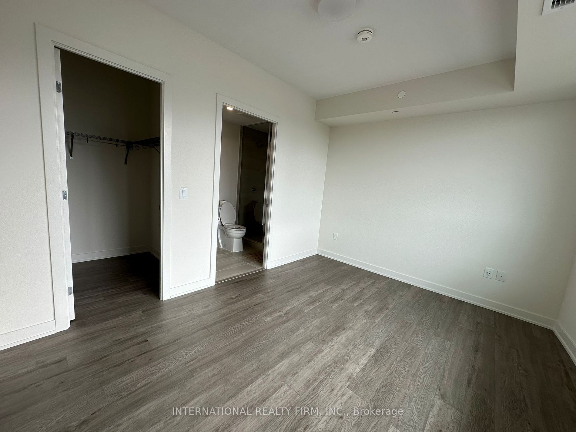 212 King William St, #717