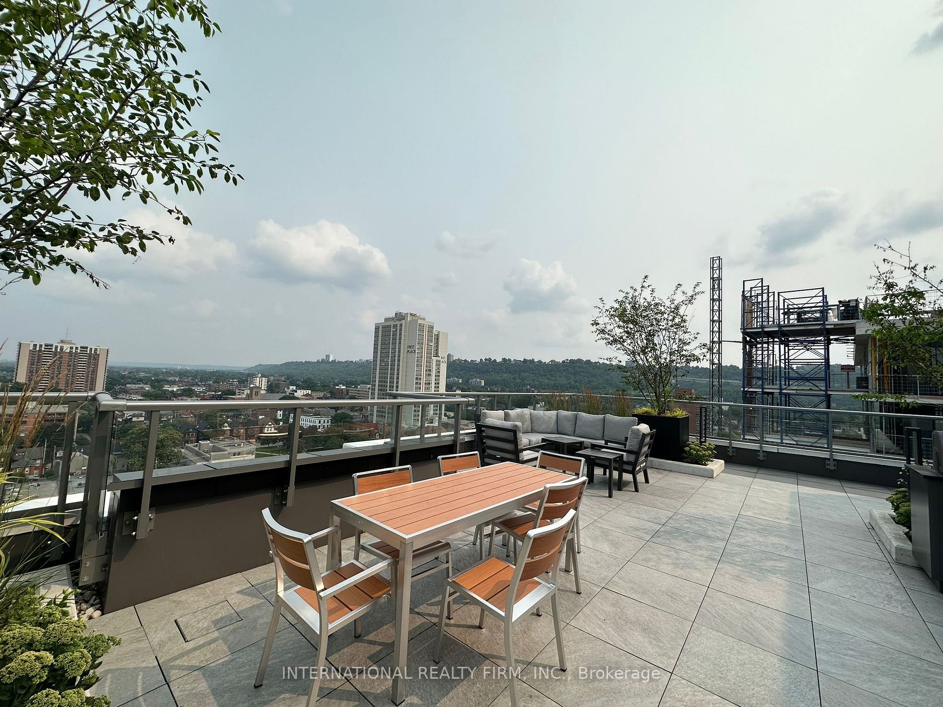 212 King William St, #717