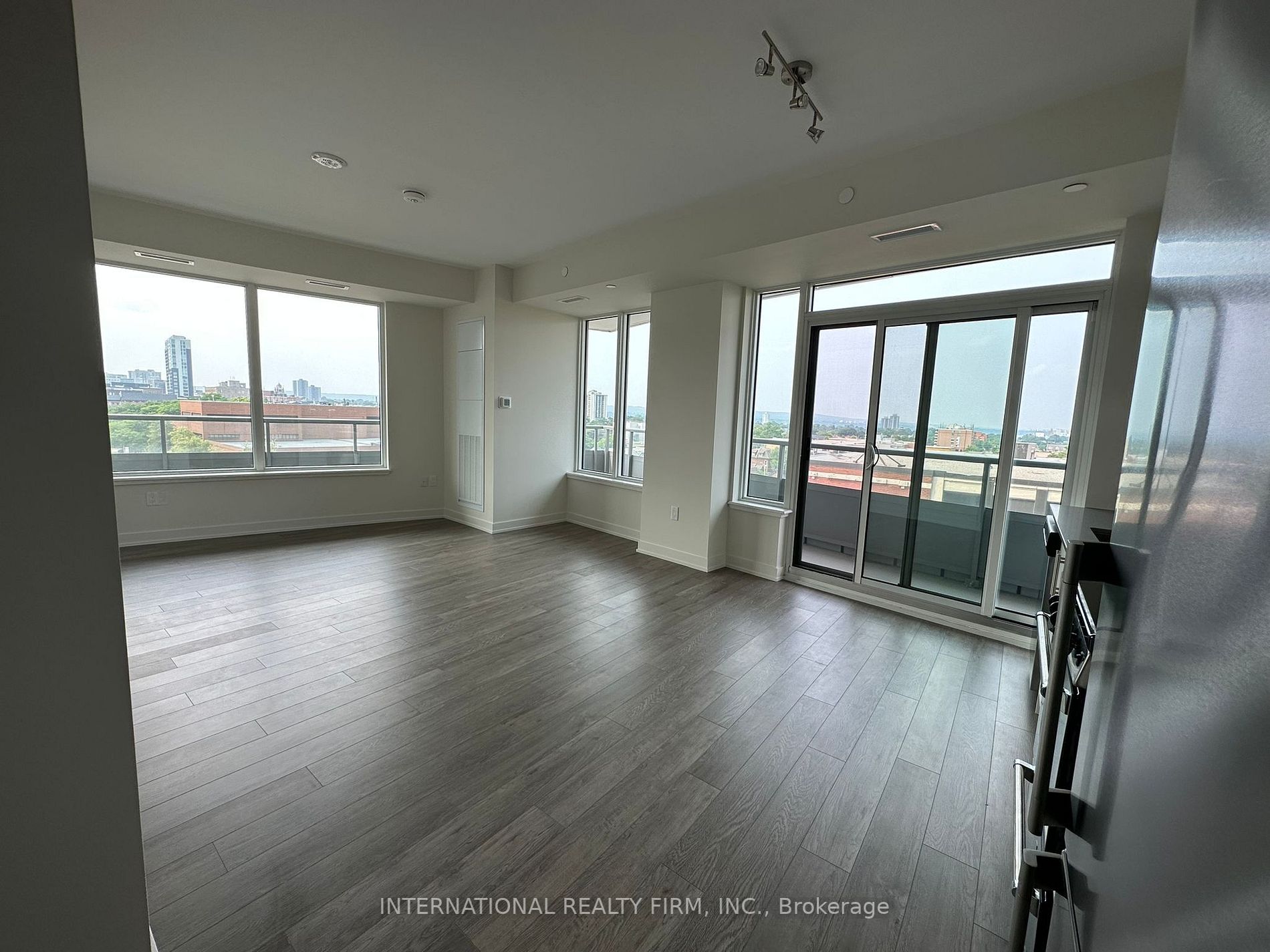 212 King William St, #717