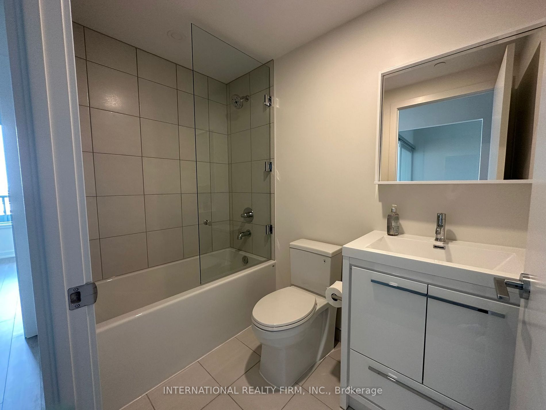 212 King William St, #717