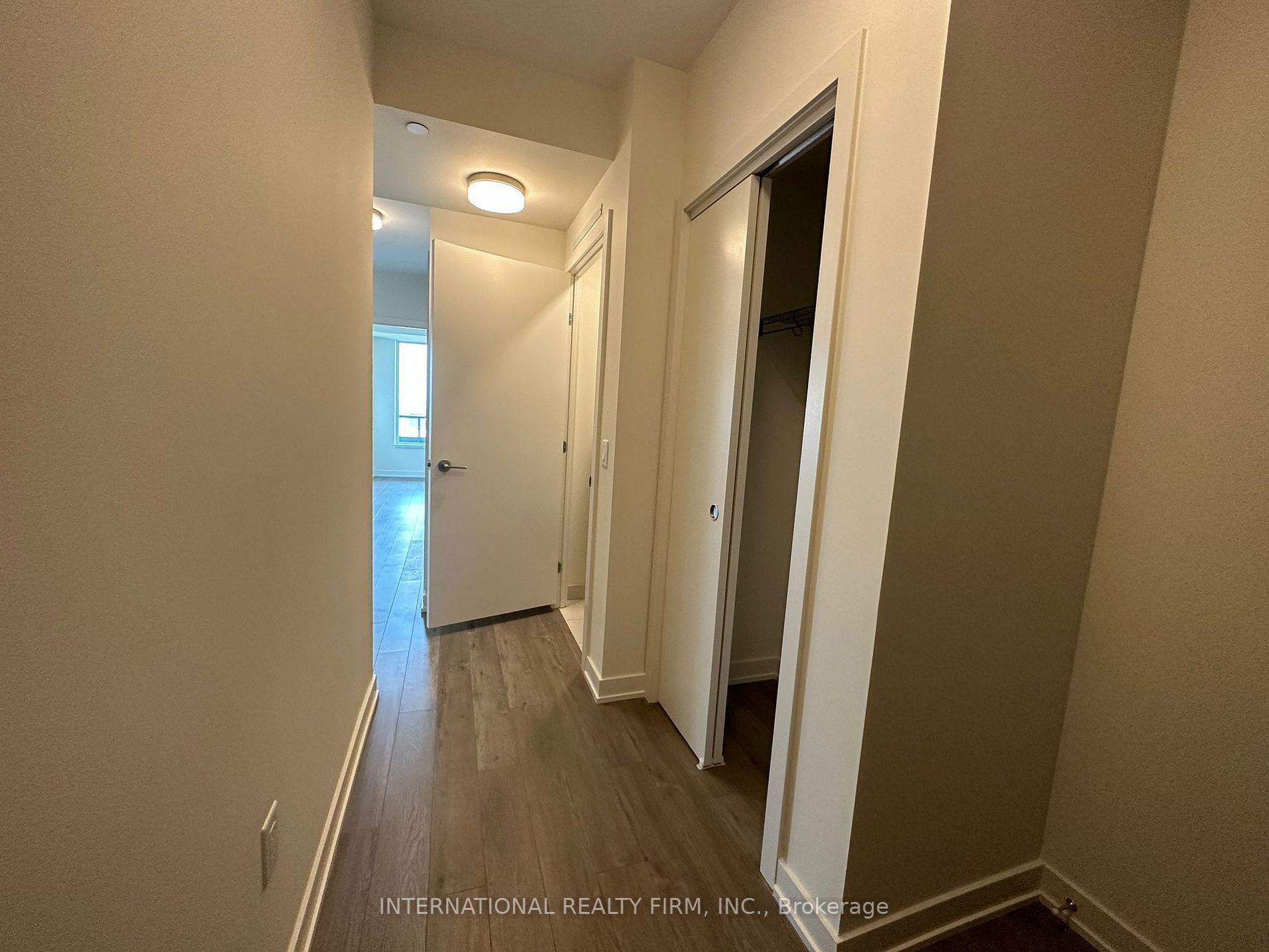 212 King William St, #717