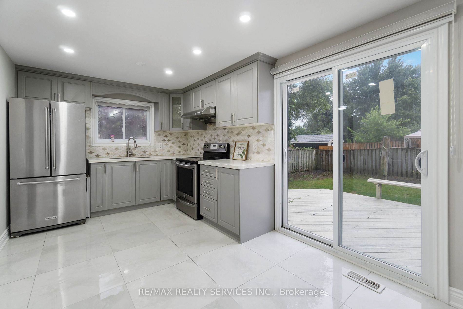 142 Cornerbrook Crescent