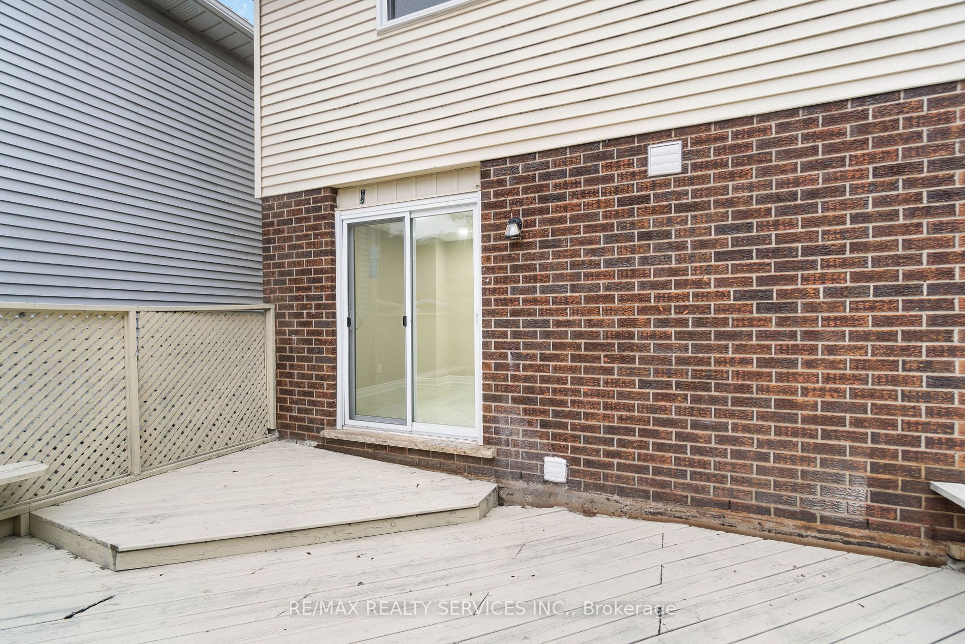 142 Cornerbrook Crescent