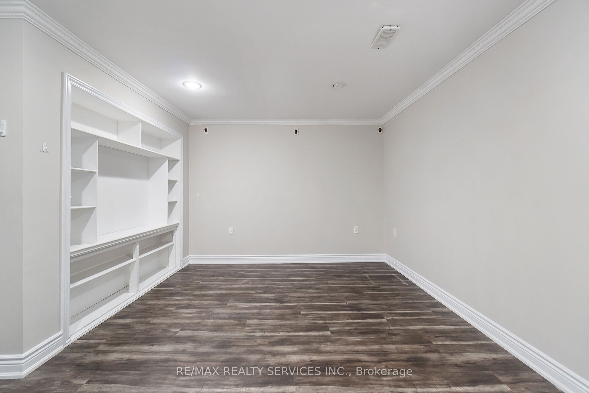 142 Cornerbrook Crescent