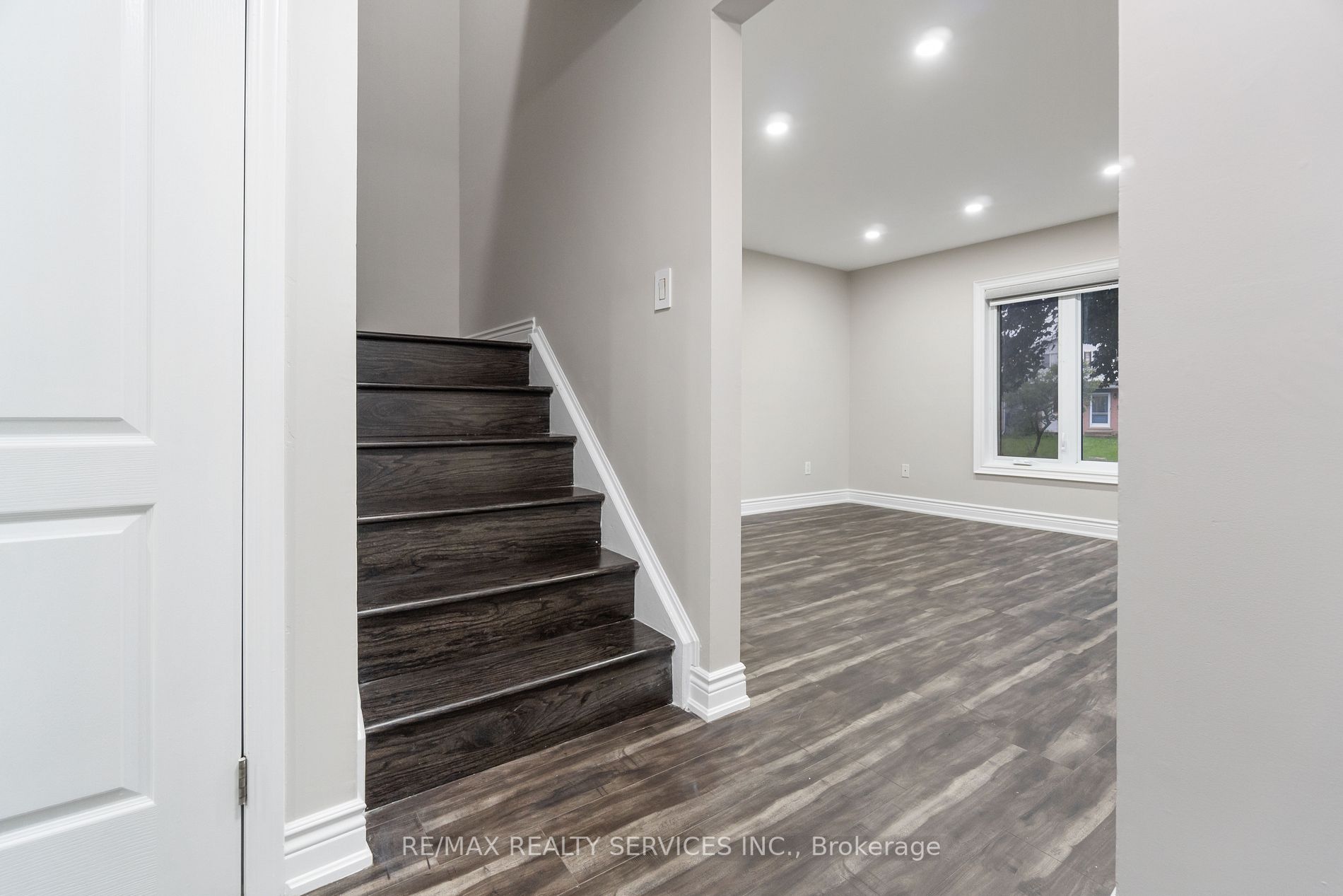 142 Cornerbrook Crescent