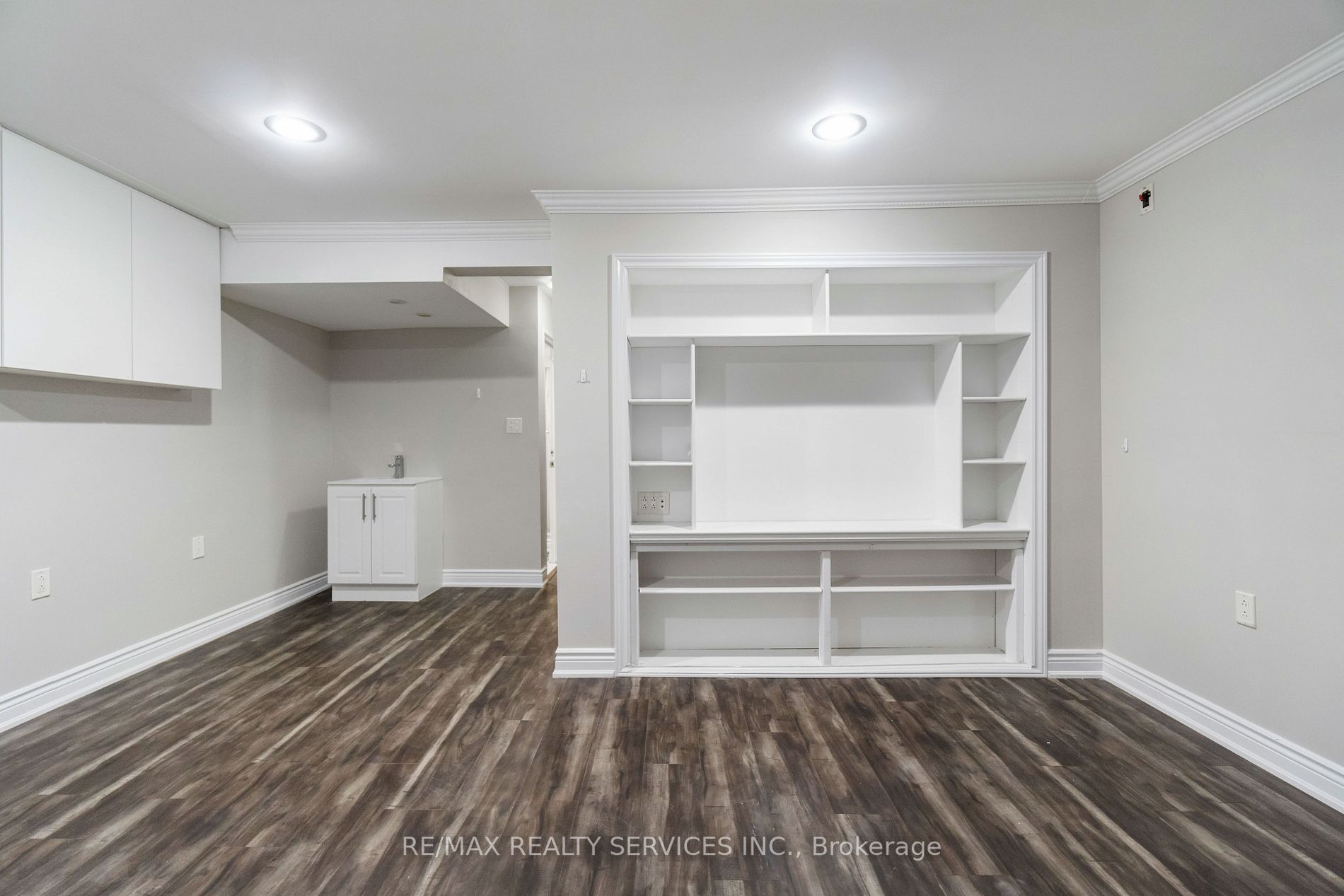 142 Cornerbrook Crescent