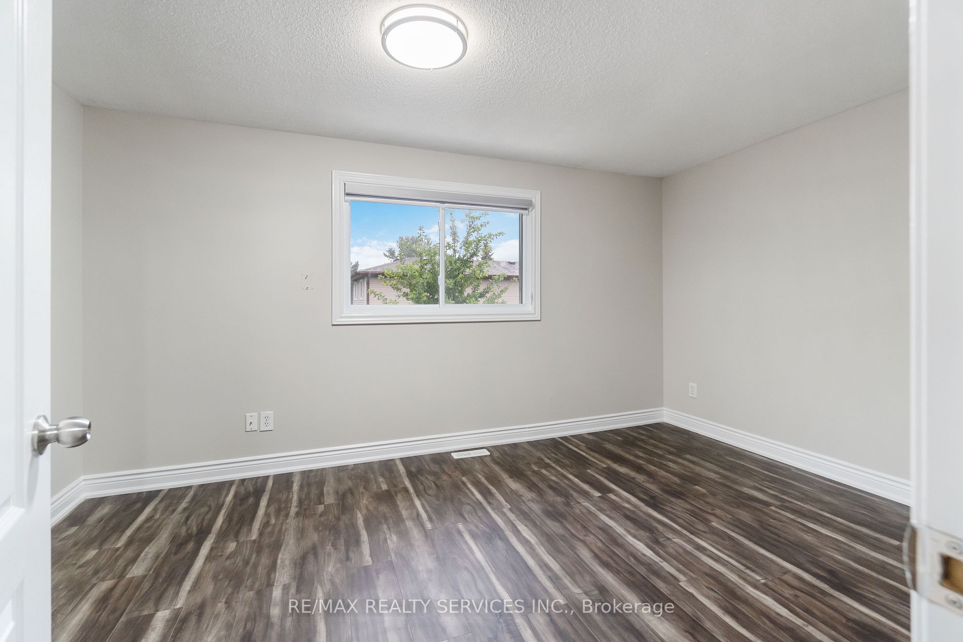 142 Cornerbrook Crescent