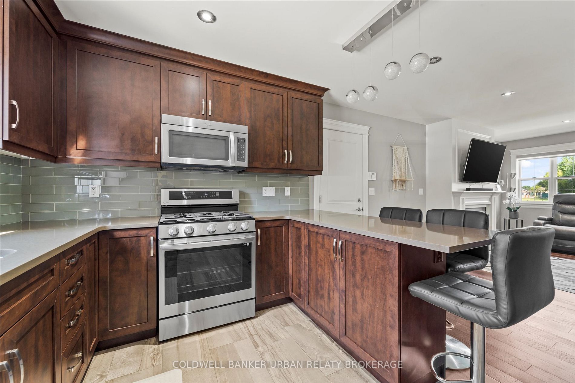 8475 Wyandotte St E, #115