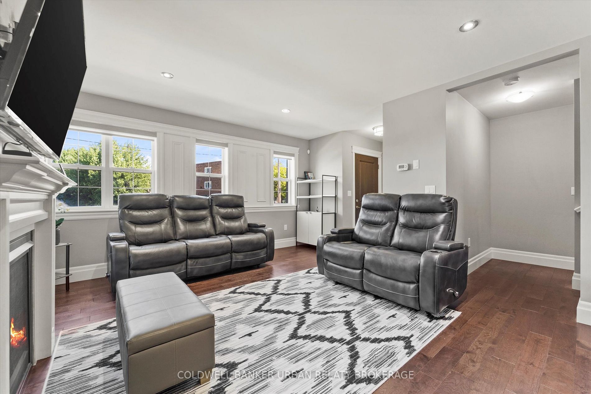 8475 Wyandotte St E, #115