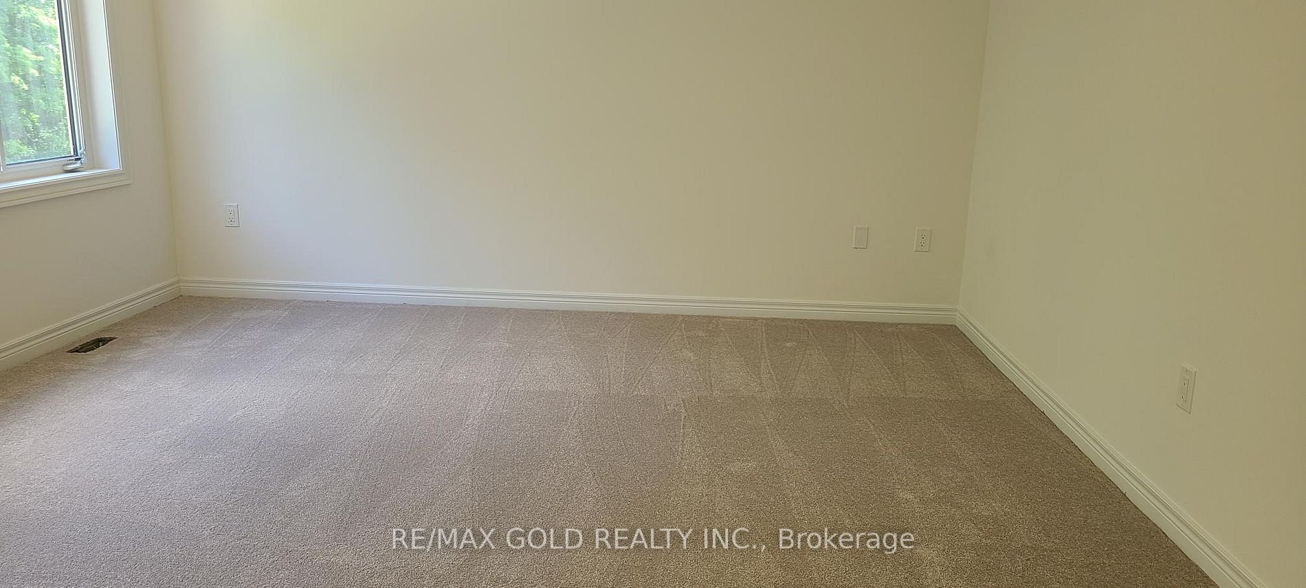 500 Black Cherry Crescent, #Upper