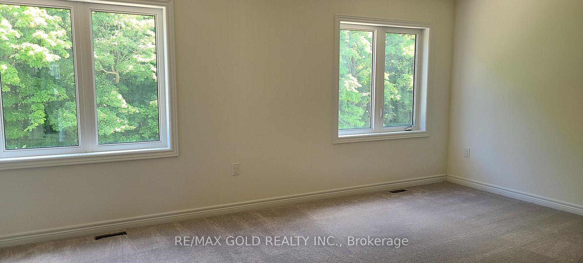 500 Black Cherry Crescent, #Upper