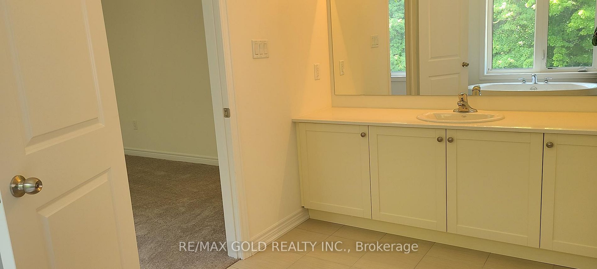 500 Black Cherry Crescent, #Upper