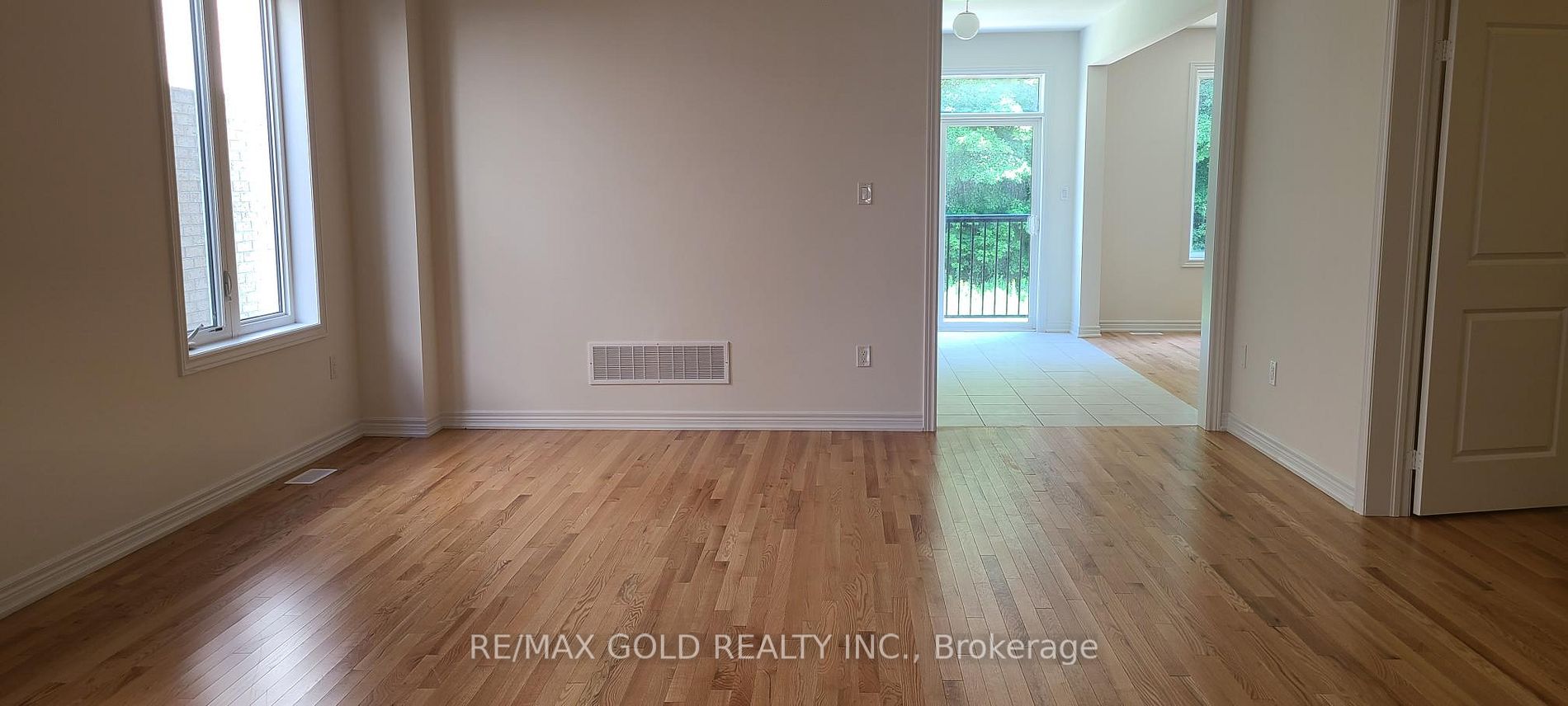 500 Black Cherry Crescent, #Upper