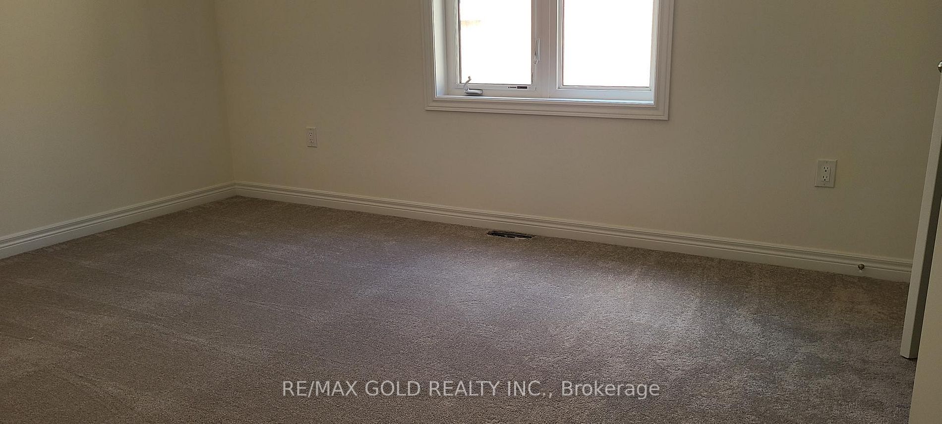 500 Black Cherry Crescent, #Upper