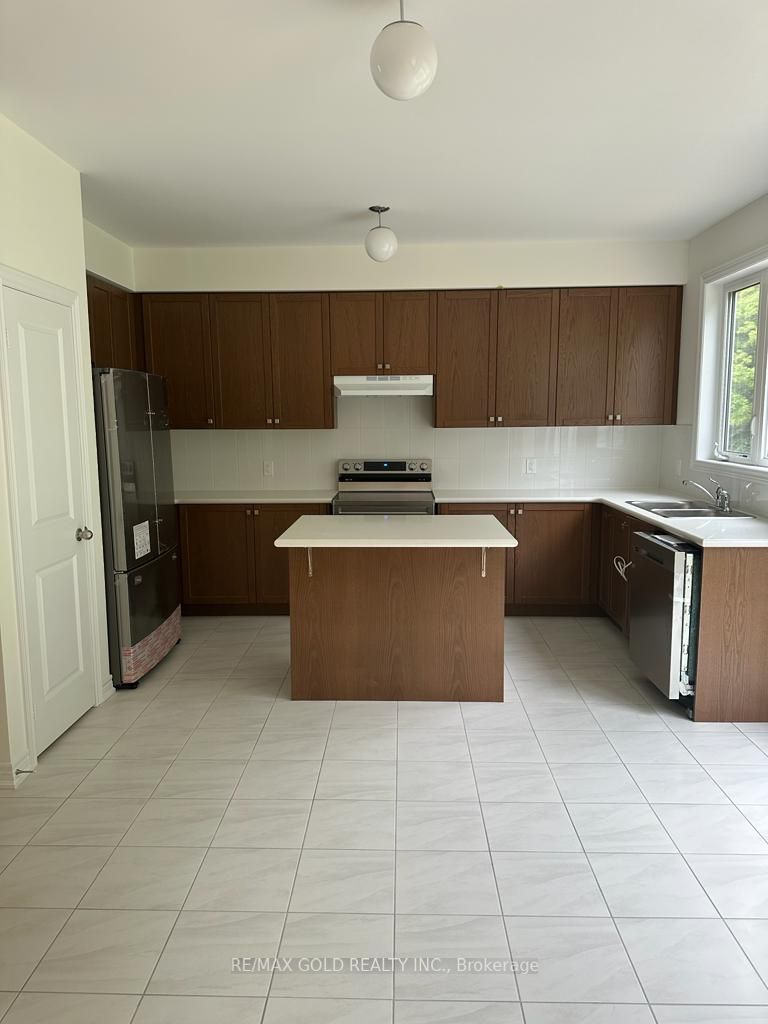 500 Black Cherry Crescent, #Upper