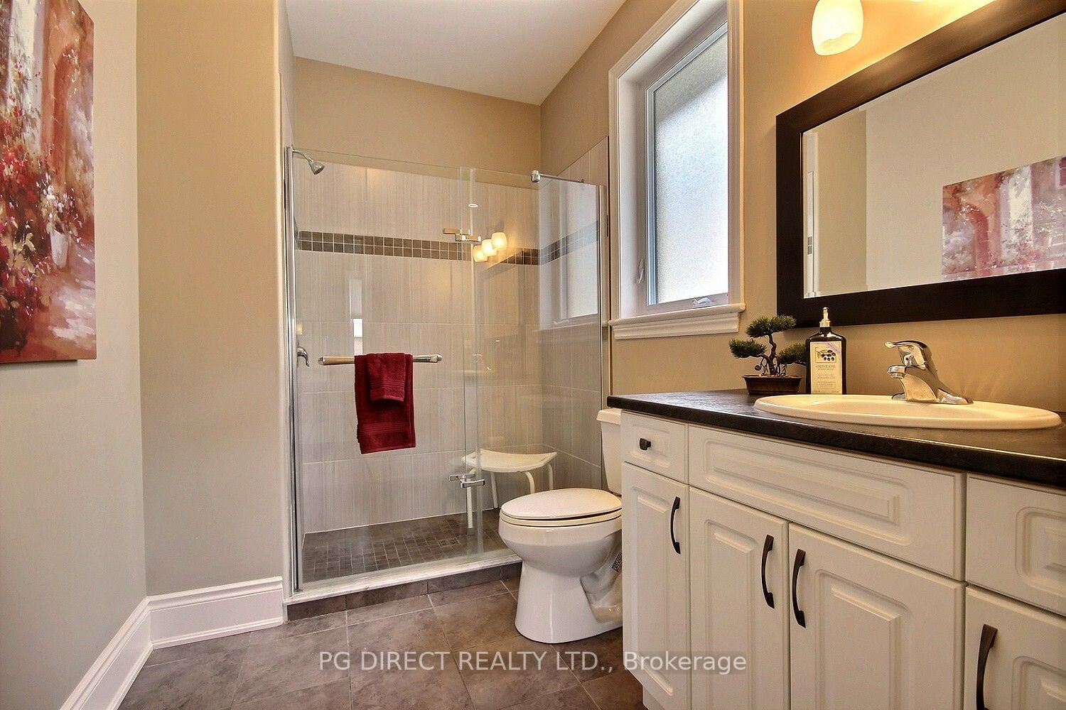 7 Thompson Cres