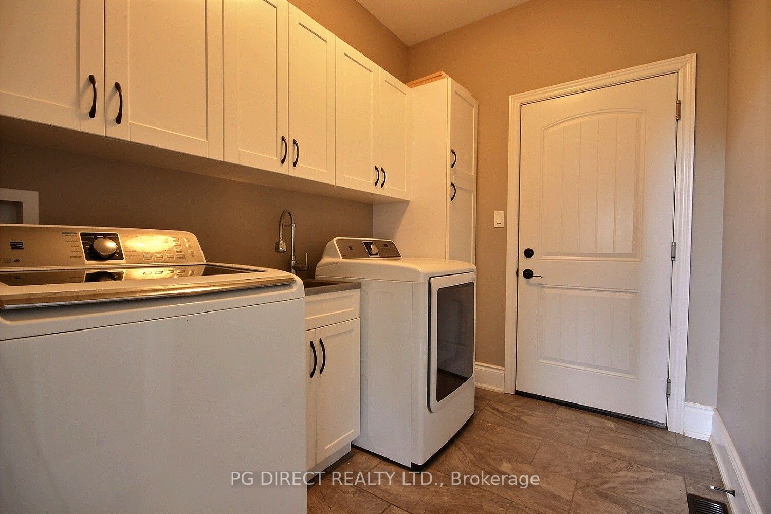 7 Thompson Cres