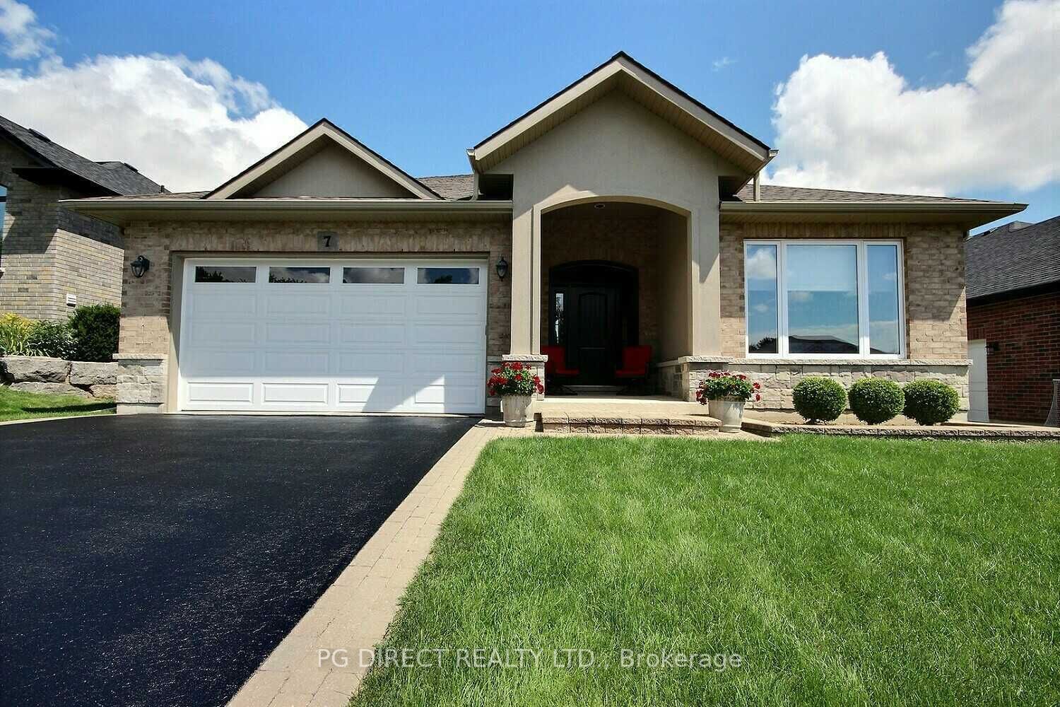 7 Thompson Cres