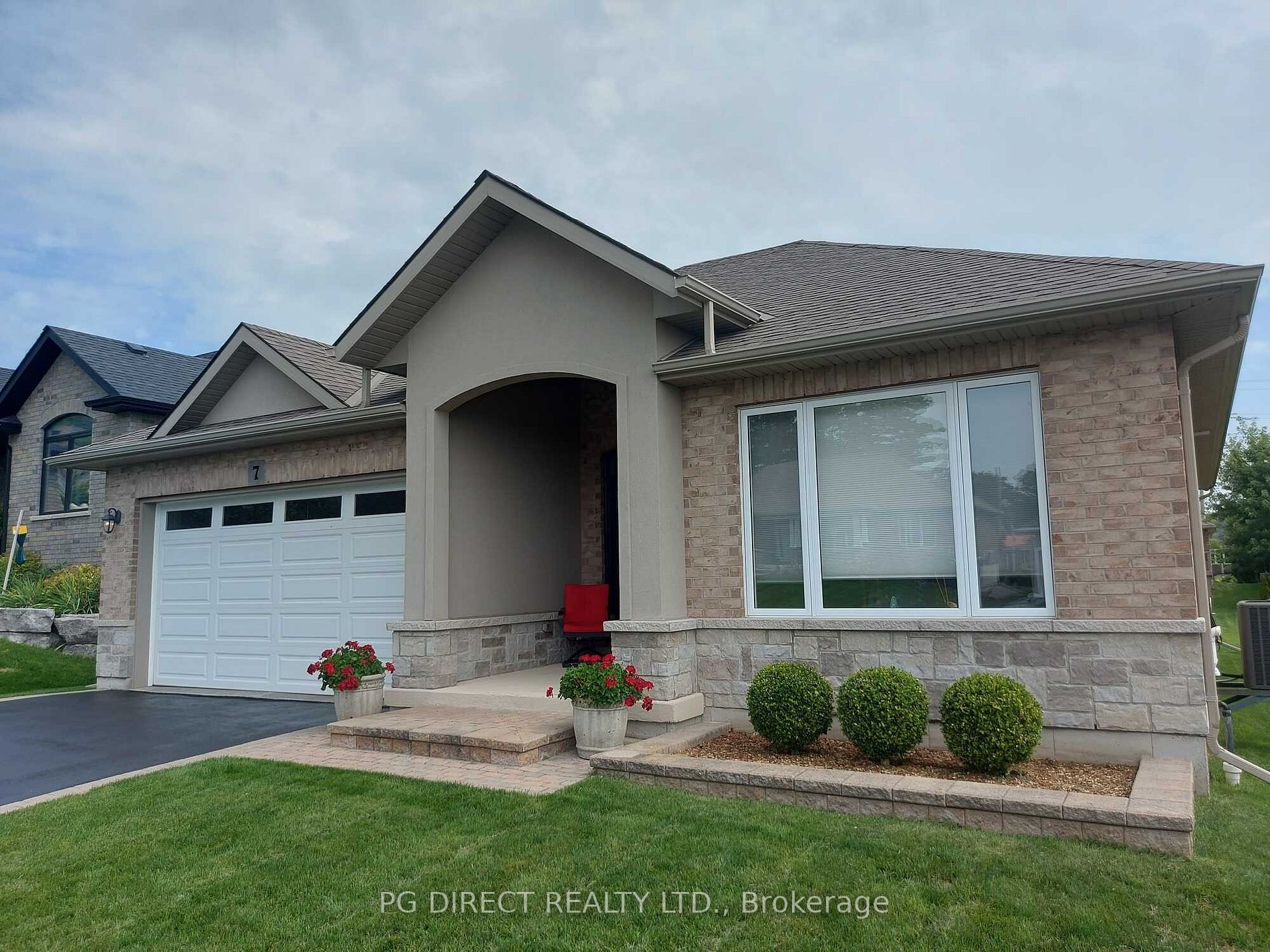 7 Thompson Cres