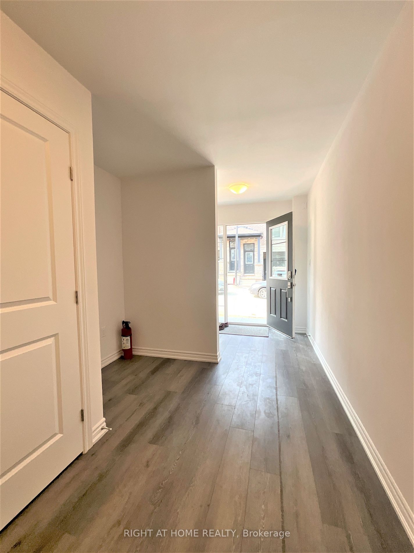 61 Soho St, #142