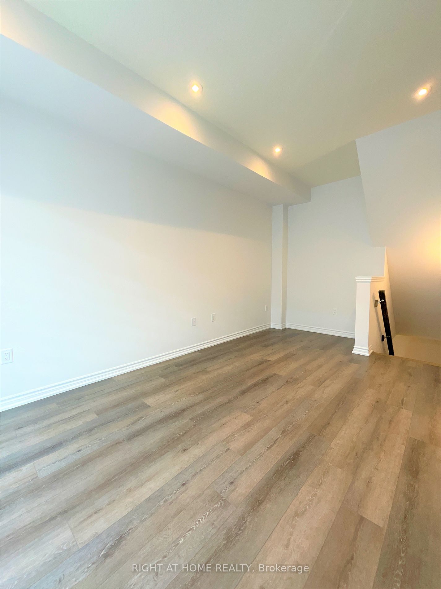 61 Soho St, #142