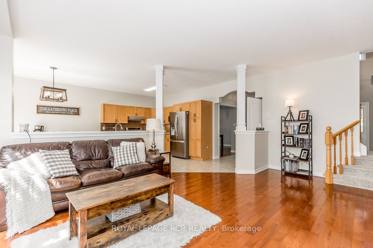 8 Charles Street W