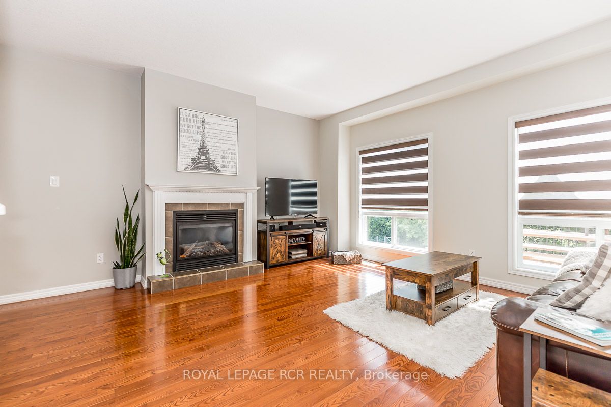 8 Charles Street W