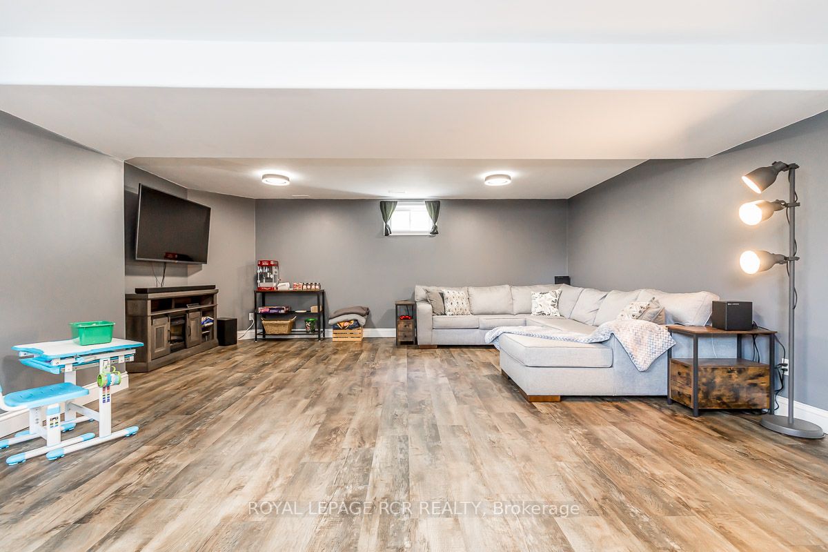 8 Charles Street W