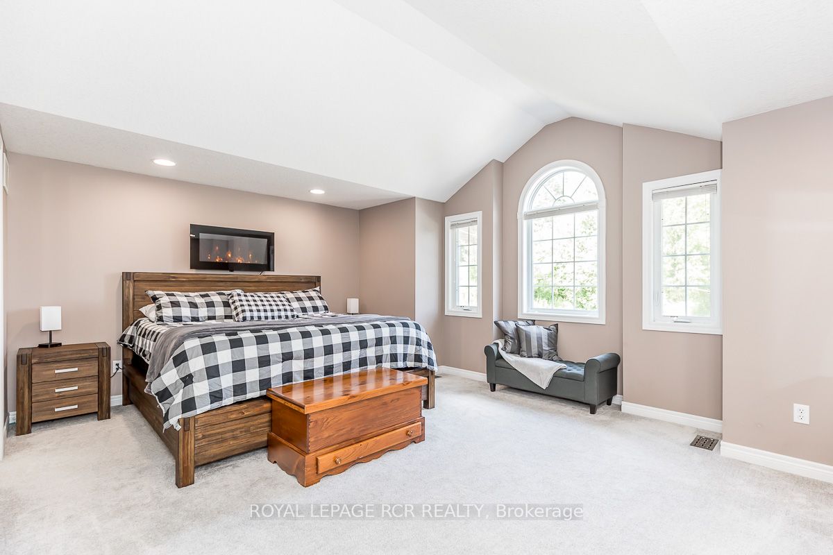 8 Charles Street W