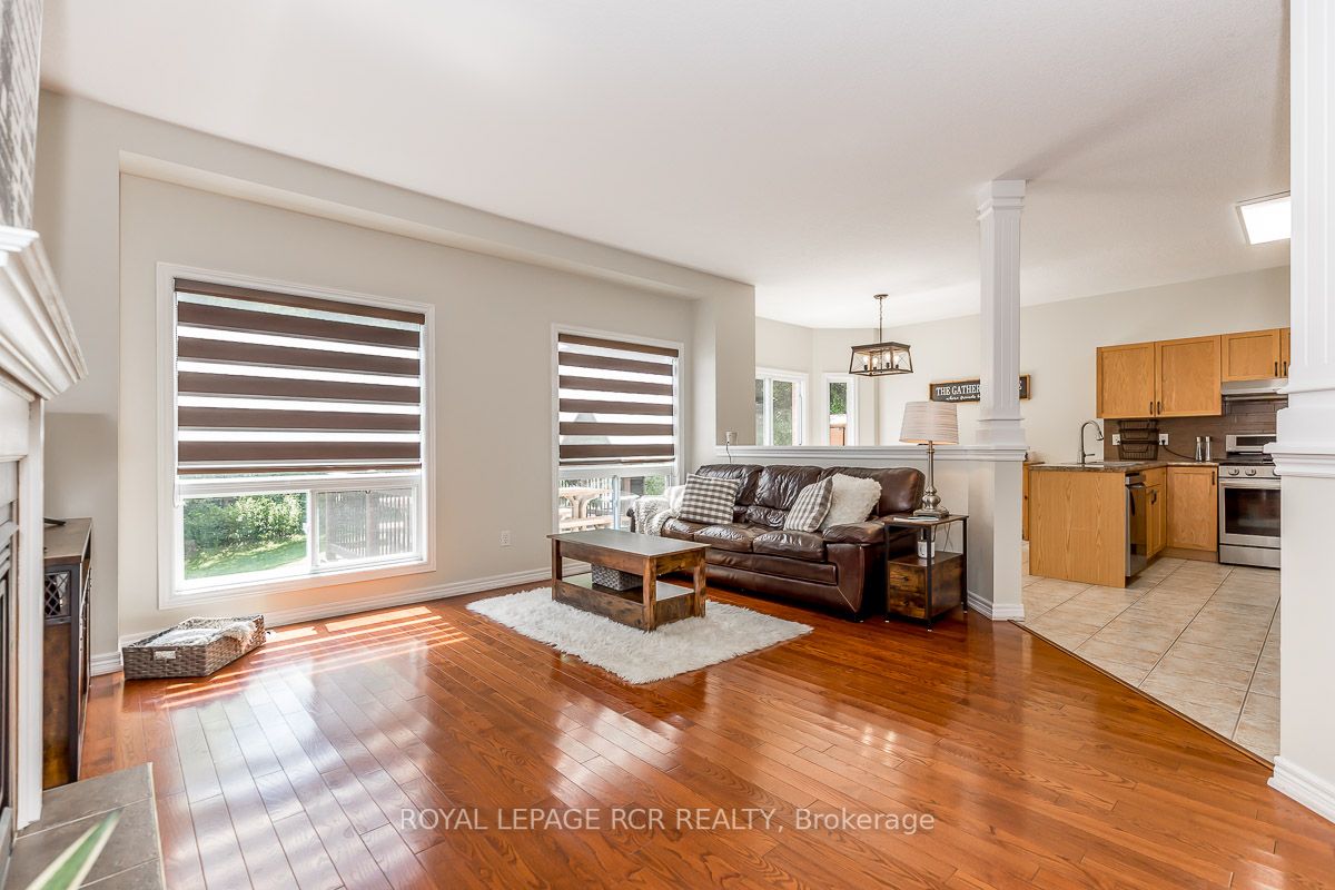 8 Charles Street W