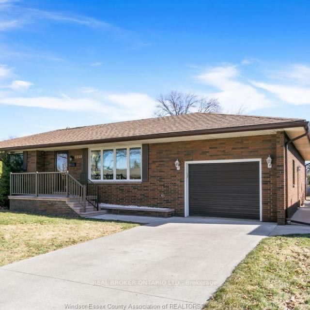 1550 Roxborough Ave
