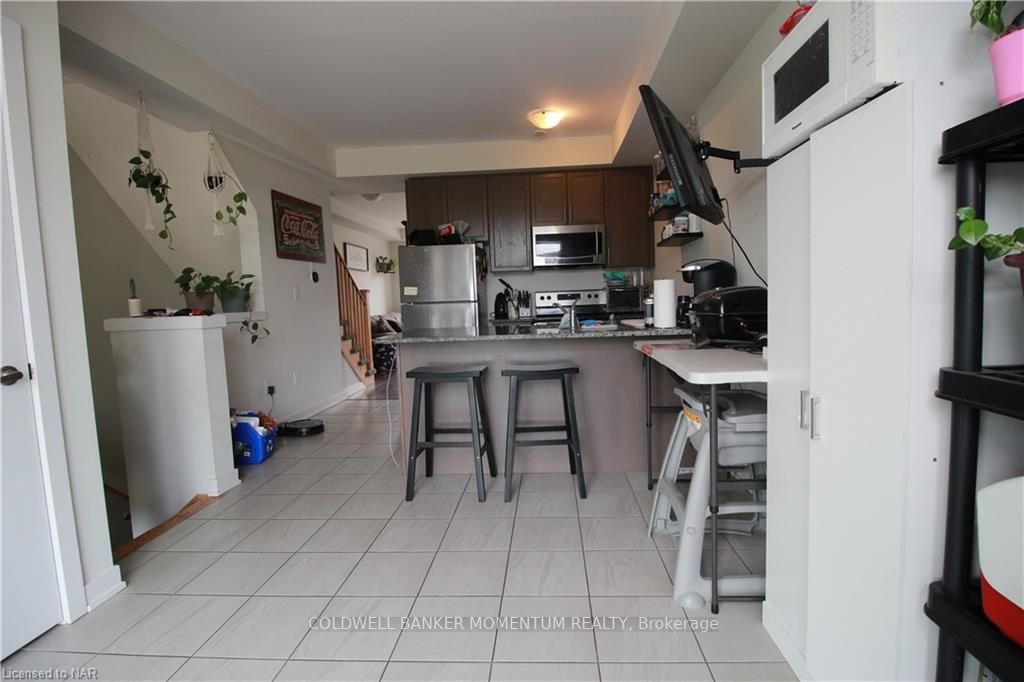 590 North Service Rd, #25